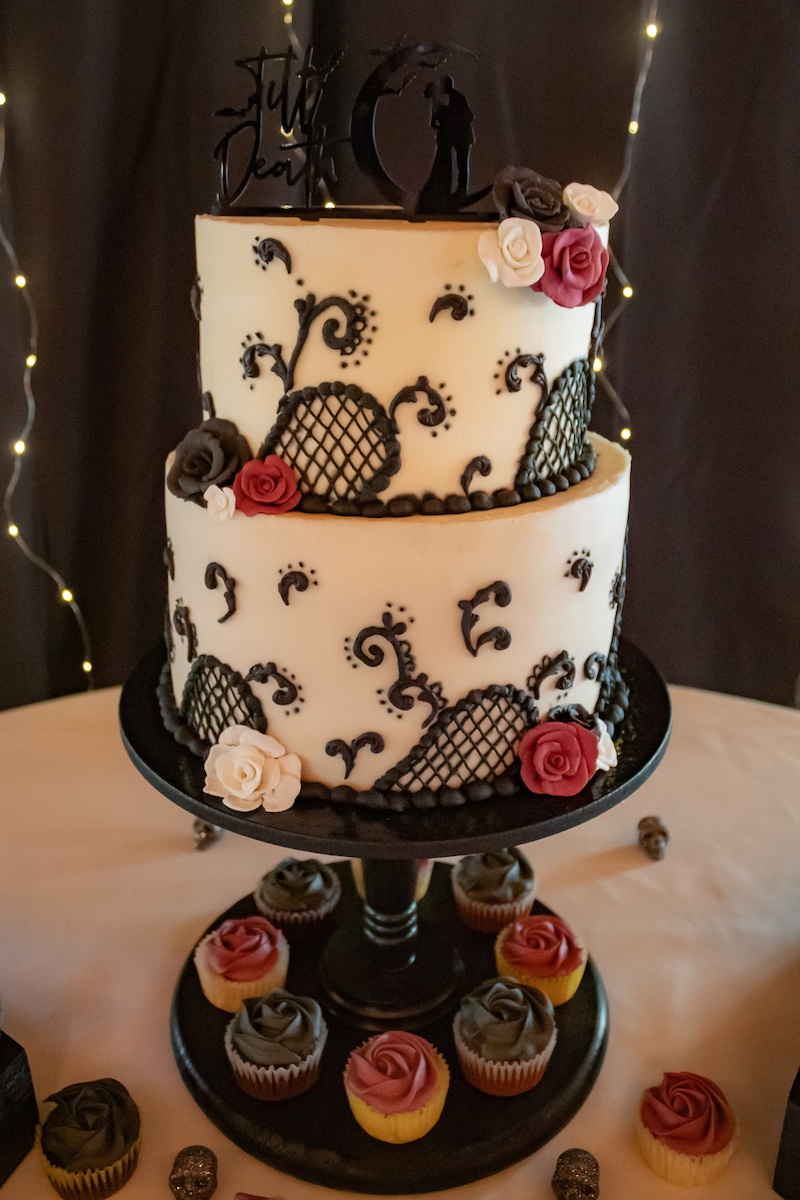 Stave Cake staveland-studios-wedding-Stacey-Rob-cake – Staveland Studios